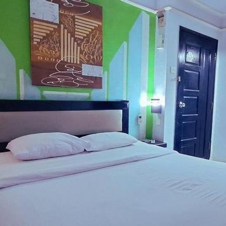 Hotel K77 Dumai Extérieur photo