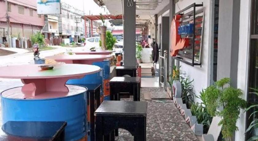 Hotel K77 Dumai Extérieur photo
