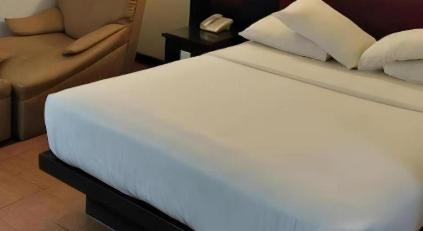 Hotel K77 Dumai Extérieur photo