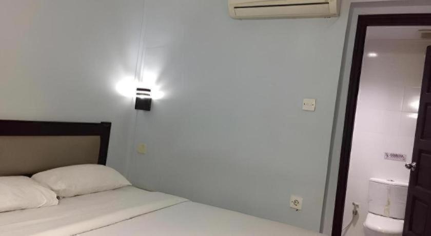 Hotel K77 Dumai Extérieur photo